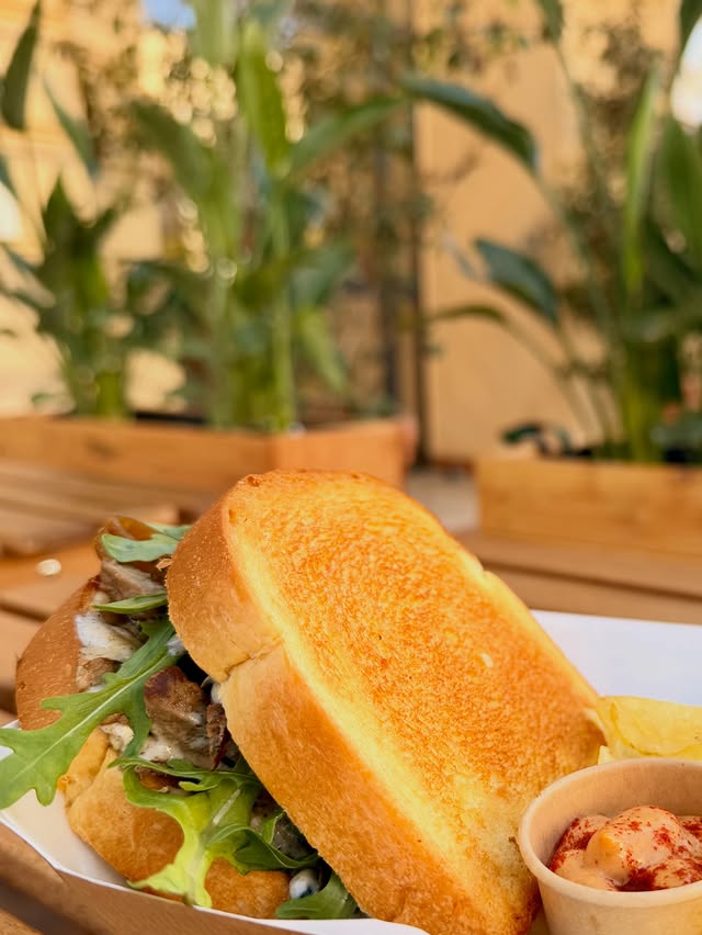 Brioche bœuf truffe toastée, la spécialité de PANÈA